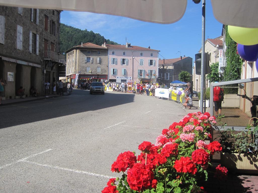 Hotel Des Negociants Lamastre Kültér fotó